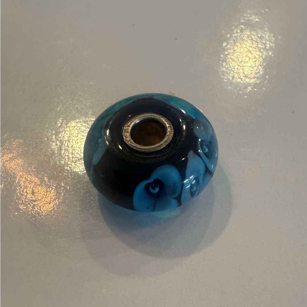 Trollbeads Murano Glass flower of Dawn Bead (bracelet not included) - Picture 3 of 3